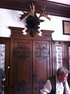 IMG_0192 Hirsch und Hausherr